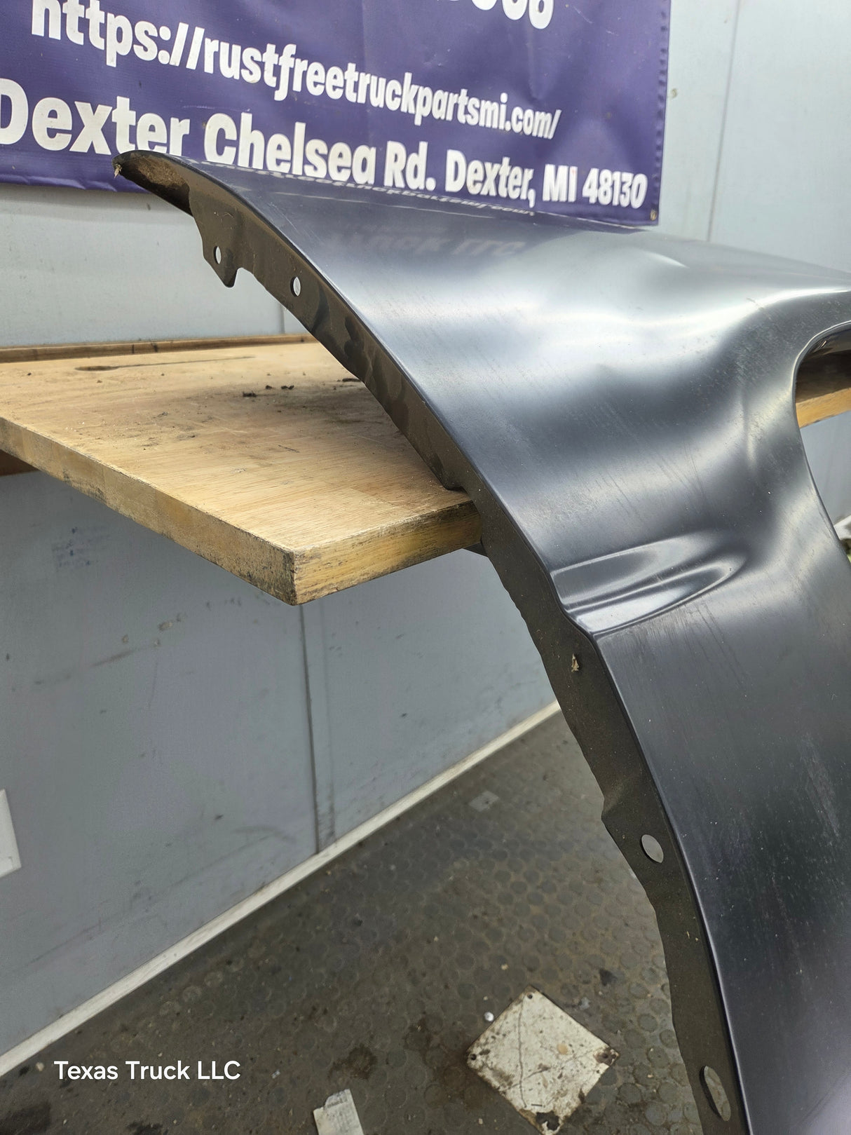 1995-1998 Ford Explorer Mercury Mountaineer Passenger Side RH Front Fender W/O Wheel Well Molding