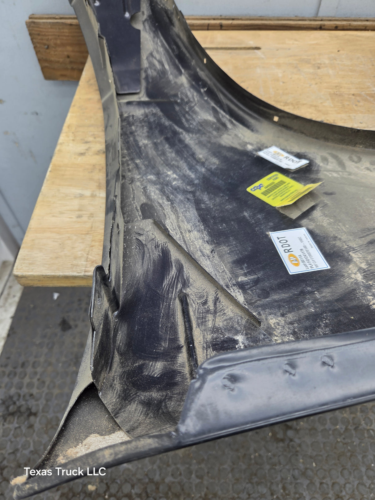 1995-1998 Ford Explorer Mercury Mountaineer Passenger Side RH Front Fender W/O Wheel Well Molding