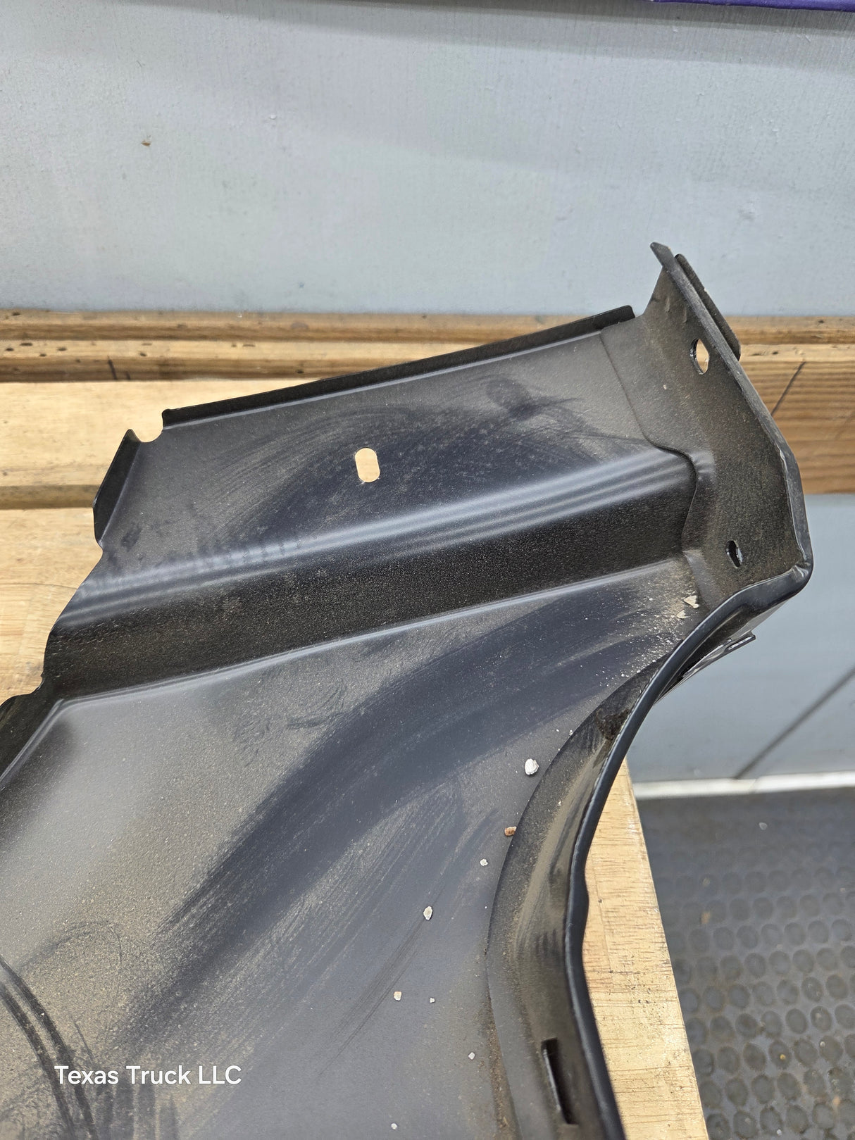 1995-1998 Ford Explorer Mercury Mountaineer Passenger Side RH Front Fender W/O Wheel Well Molding