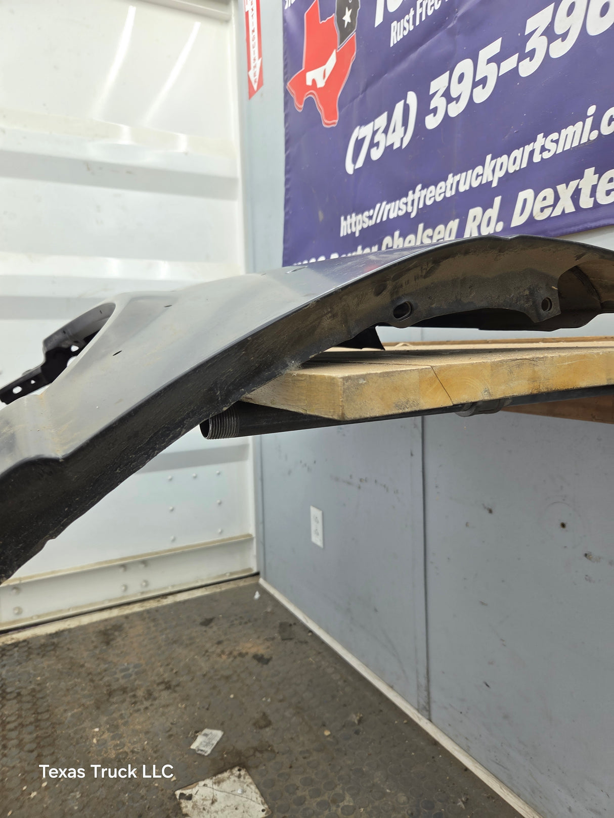 2004-2005 Ford Ranger Front LH Driver Side Fender With Flare Holes