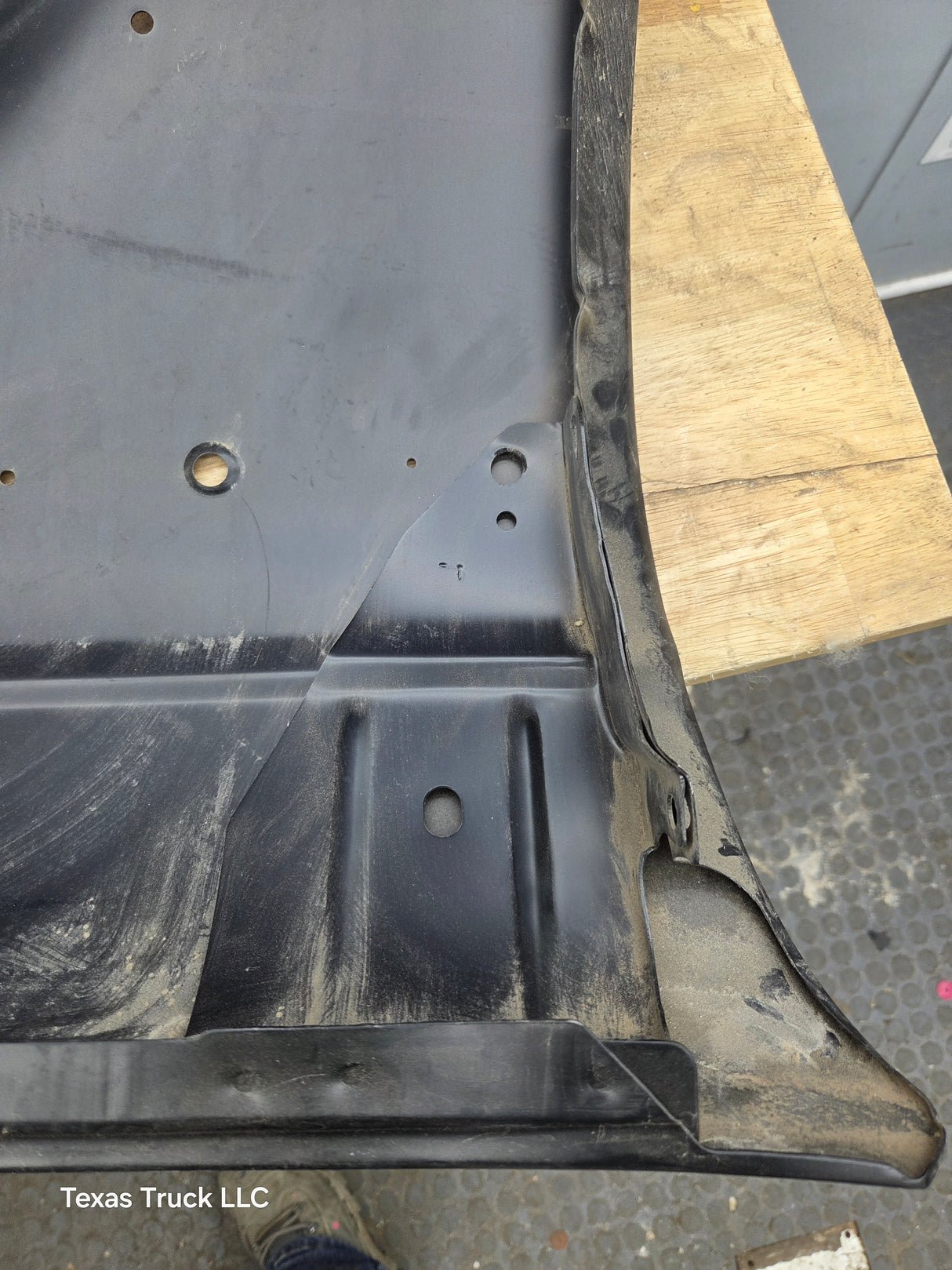 2004-2005 Ford Ranger Front LH Driver Side Fender With Flare Holes