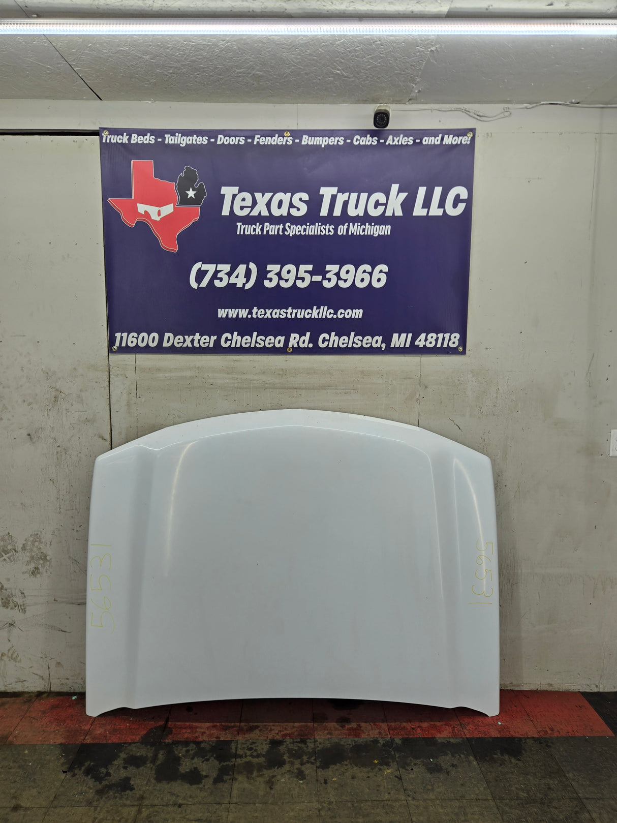 2003-2006 Chevrolet Silverado 2500 3500 Cateye HD Hood OEM - Summit White