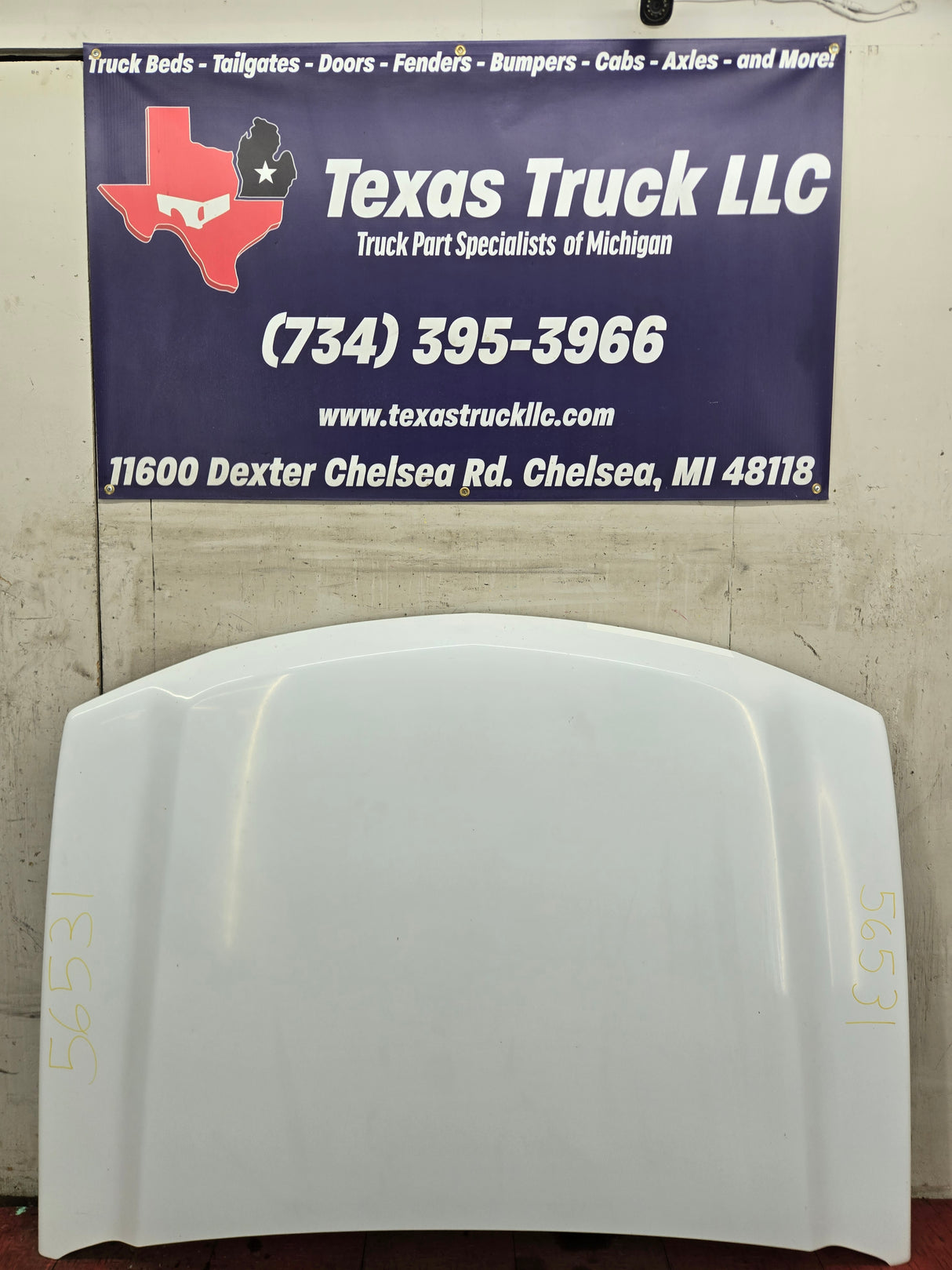 2003-2006 Chevrolet Silverado 2500 3500 Cateye HD Hood OEM - Summit White