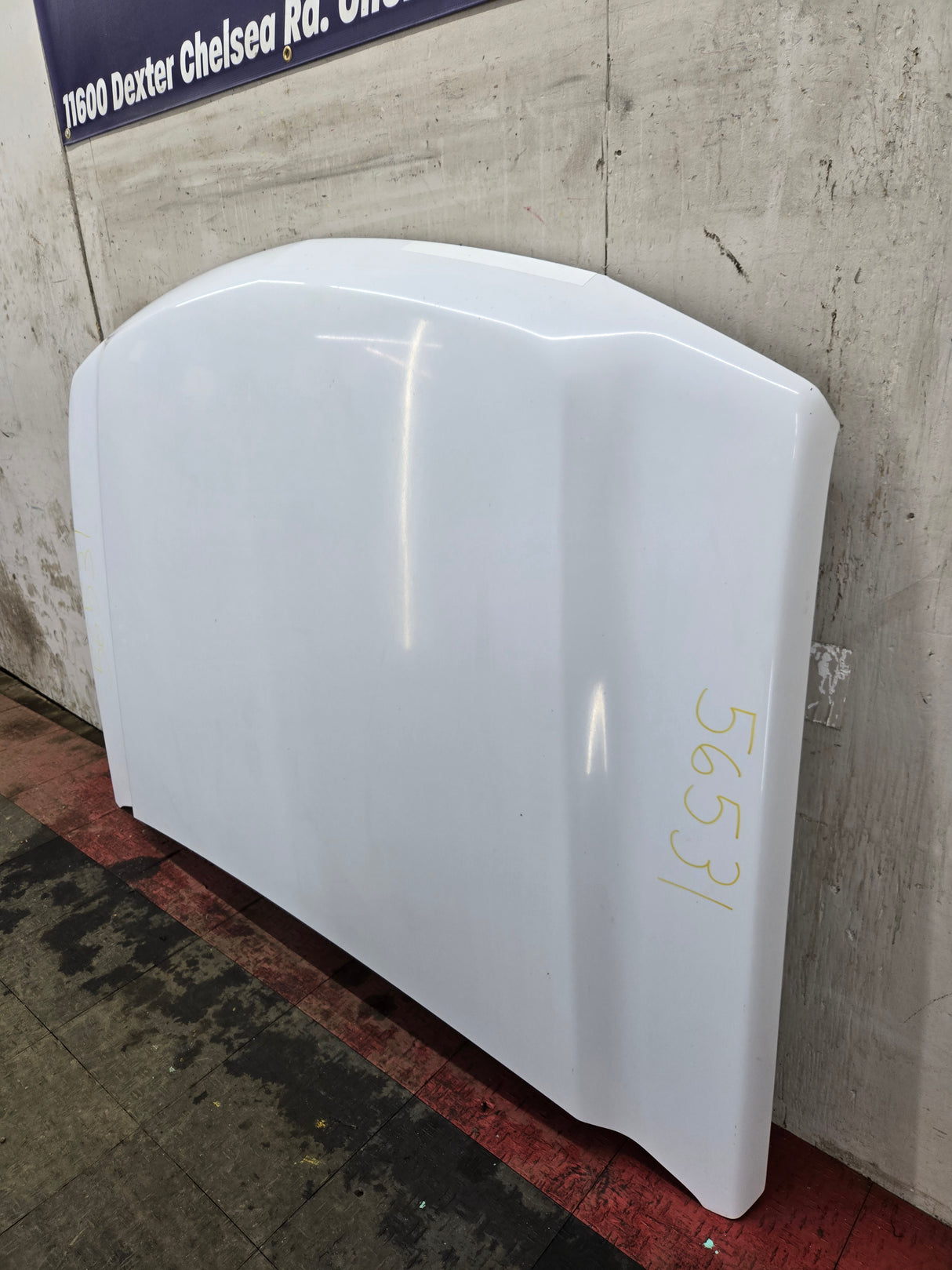 2003-2006 Chevrolet Silverado 2500 3500 Cateye HD Hood OEM - Summit White