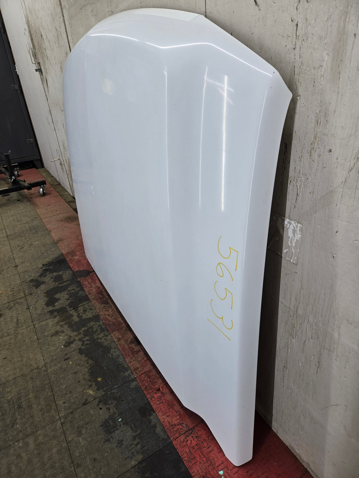 2003-2006 Chevrolet Silverado 2500 3500 Cateye HD Hood OEM - Summit White