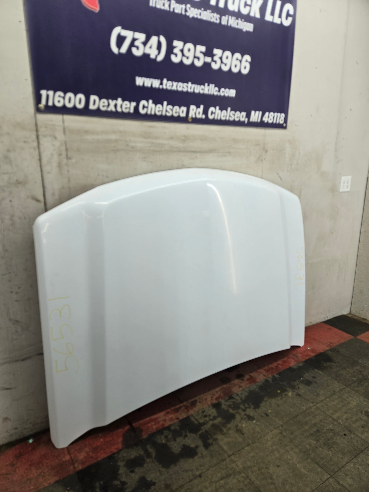 2003-2006 Chevrolet Silverado 2500 3500 Cateye HD Hood OEM - Summit White