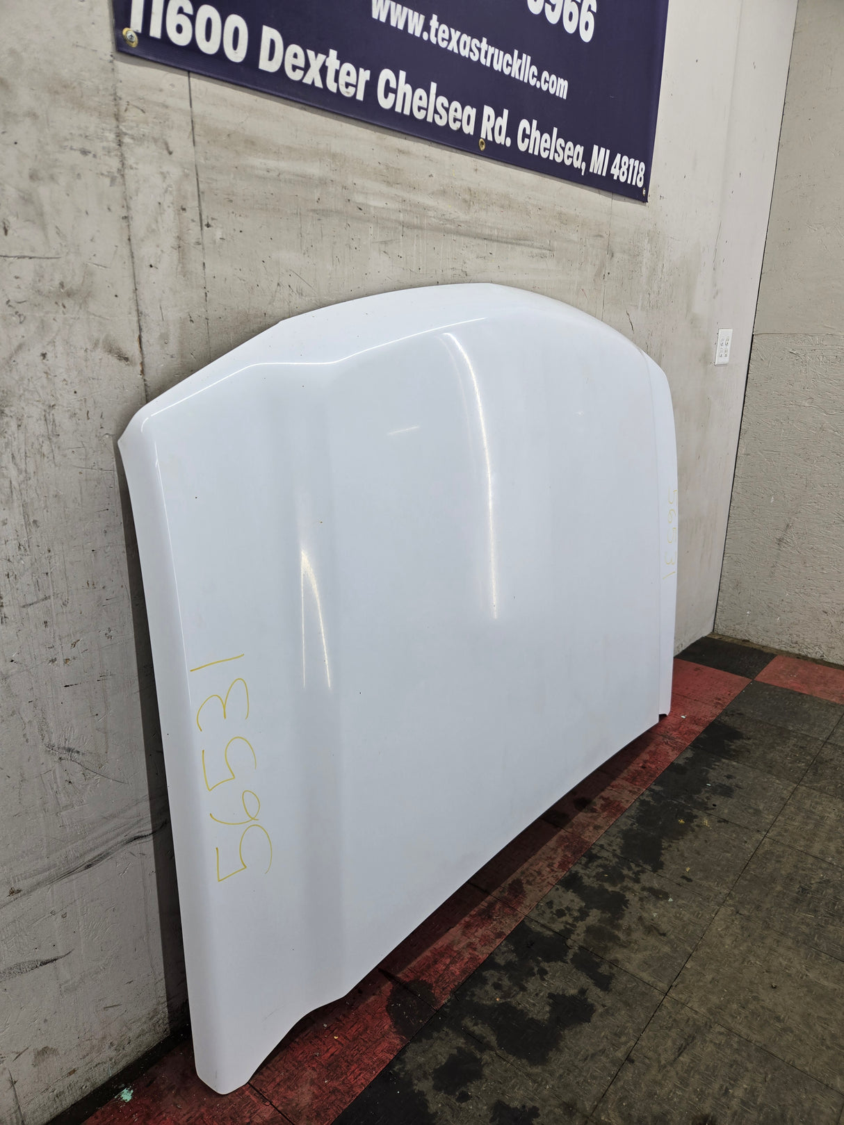 2003-2006 Chevrolet Silverado 2500 3500 Cateye HD Hood OEM - Summit White