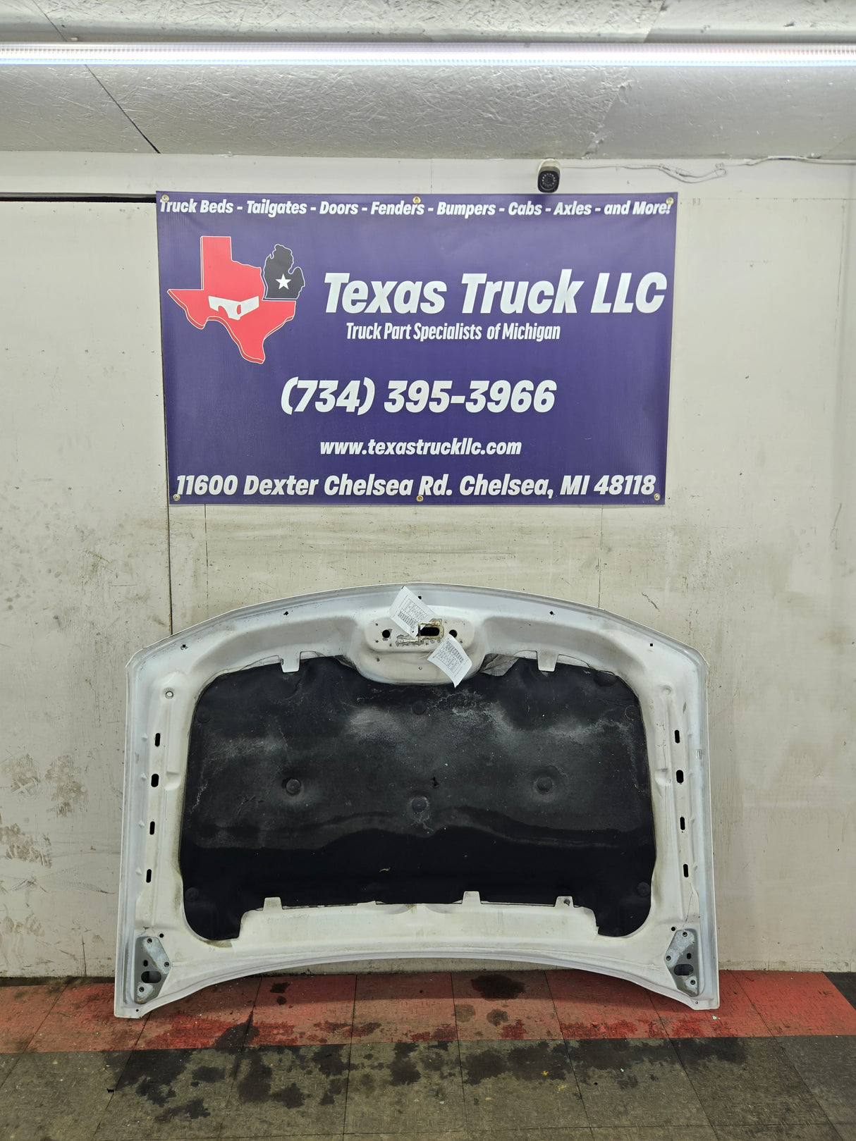 2003-2006 Chevrolet Silverado 2500 3500 Cateye HD Hood OEM - Summit White