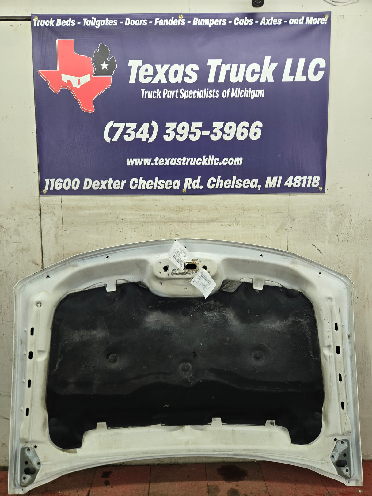 2003-2006 Chevrolet Silverado 2500 3500 Cateye HD Hood OEM - Summit White