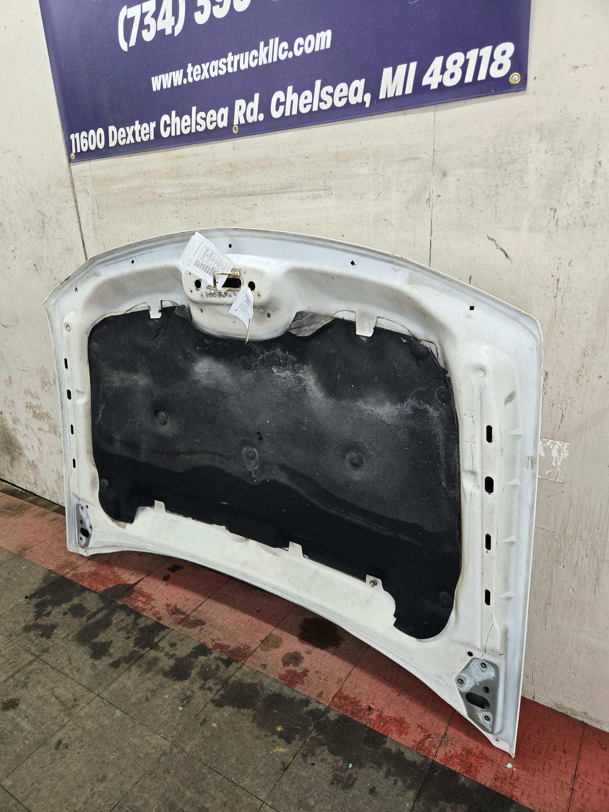 2003-2006 Chevrolet Silverado 2500 3500 Cateye HD Hood OEM - Summit White