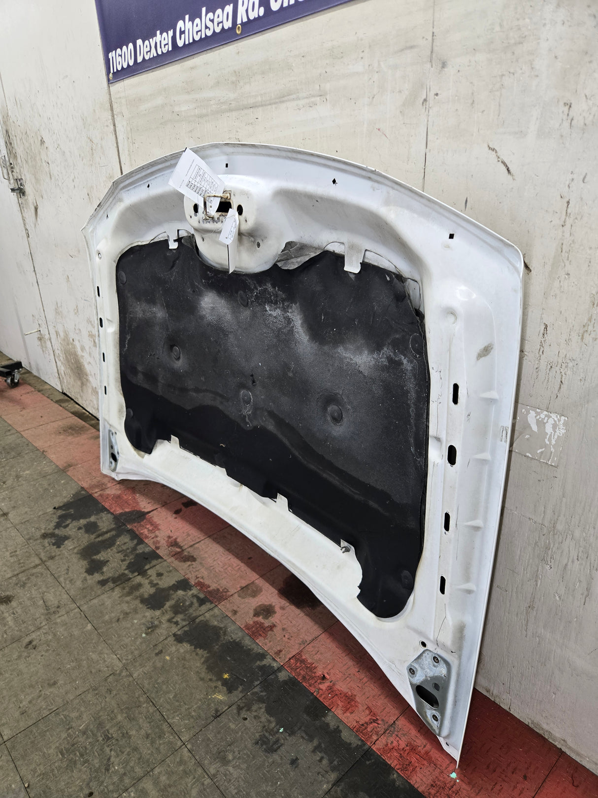 2003-2006 Chevrolet Silverado 2500 3500 Cateye HD Hood OEM - Summit White