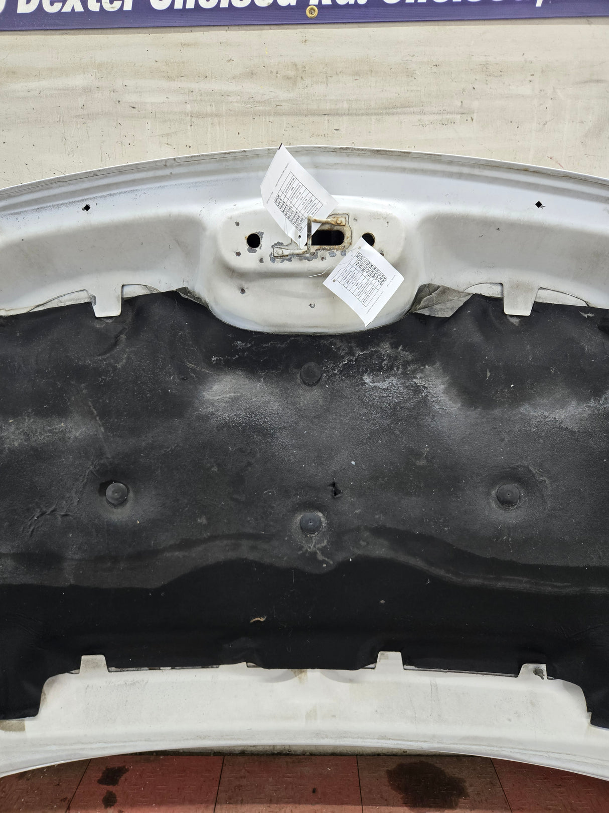 2003-2006 Chevrolet Silverado 2500 3500 Cateye HD Hood OEM - Summit White