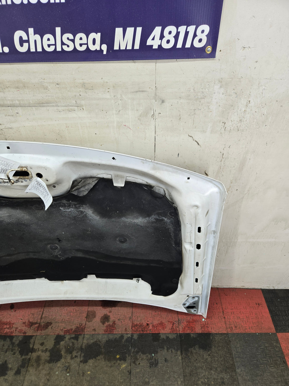 2003-2006 Chevrolet Silverado 2500 3500 Cateye HD Hood OEM - Summit White
