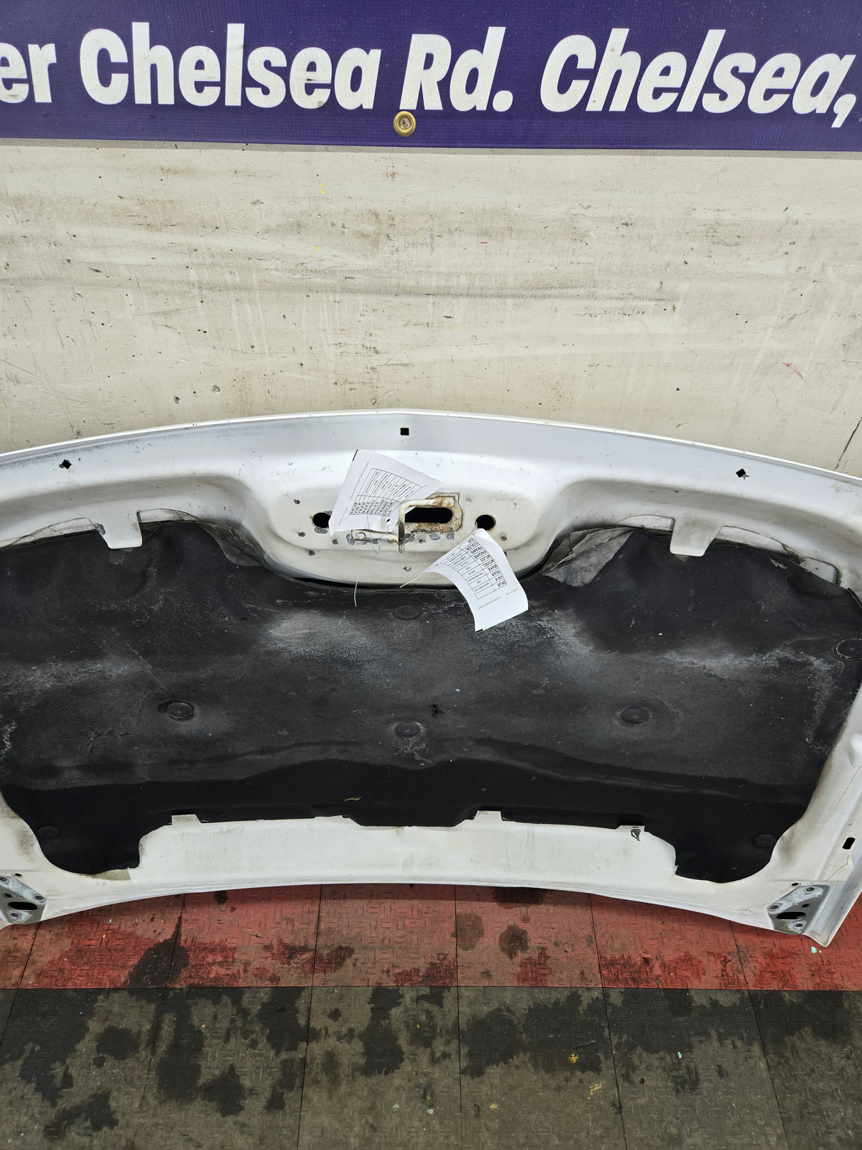 2003-2006 Chevrolet Silverado 2500 3500 Cateye HD Hood OEM - Summit White