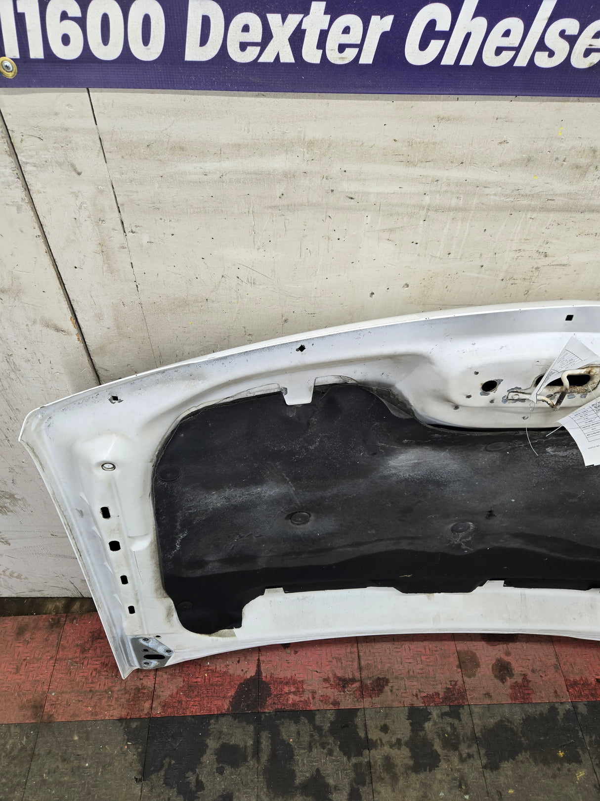 2003-2006 Chevrolet Silverado 2500 3500 Cateye HD Hood OEM - Summit White