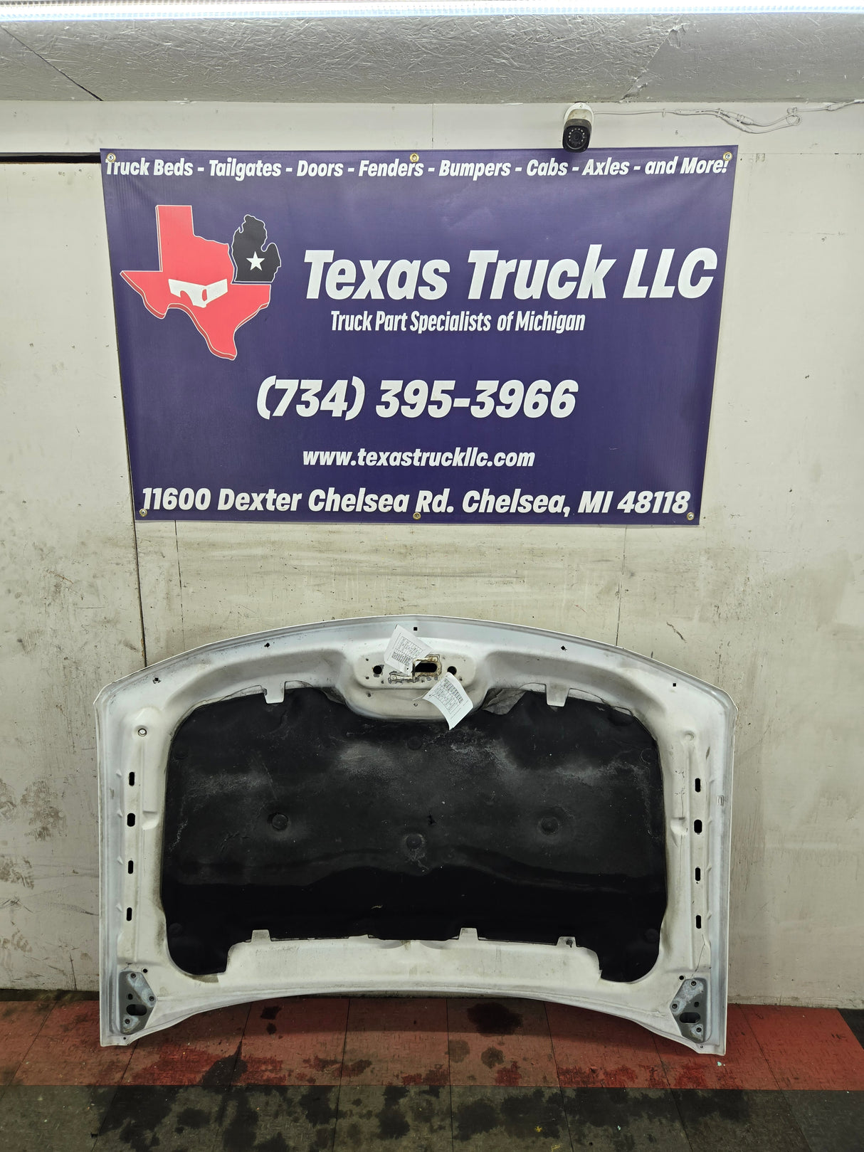 2003-2006 Chevrolet Silverado 2500 3500 Cateye HD Hood OEM - Summit White