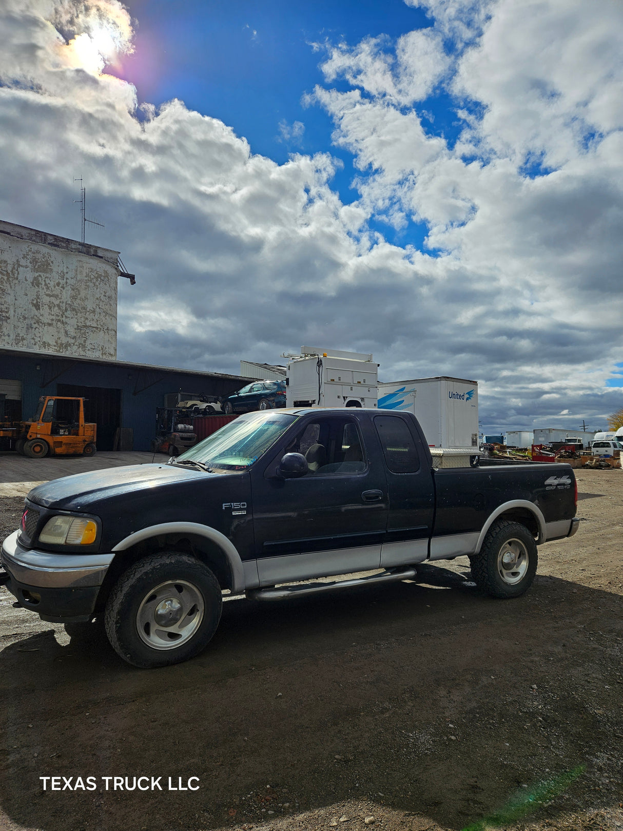 2000 Ford F150 Extended Cab 6.5' Short Bed - FULL PART OUT