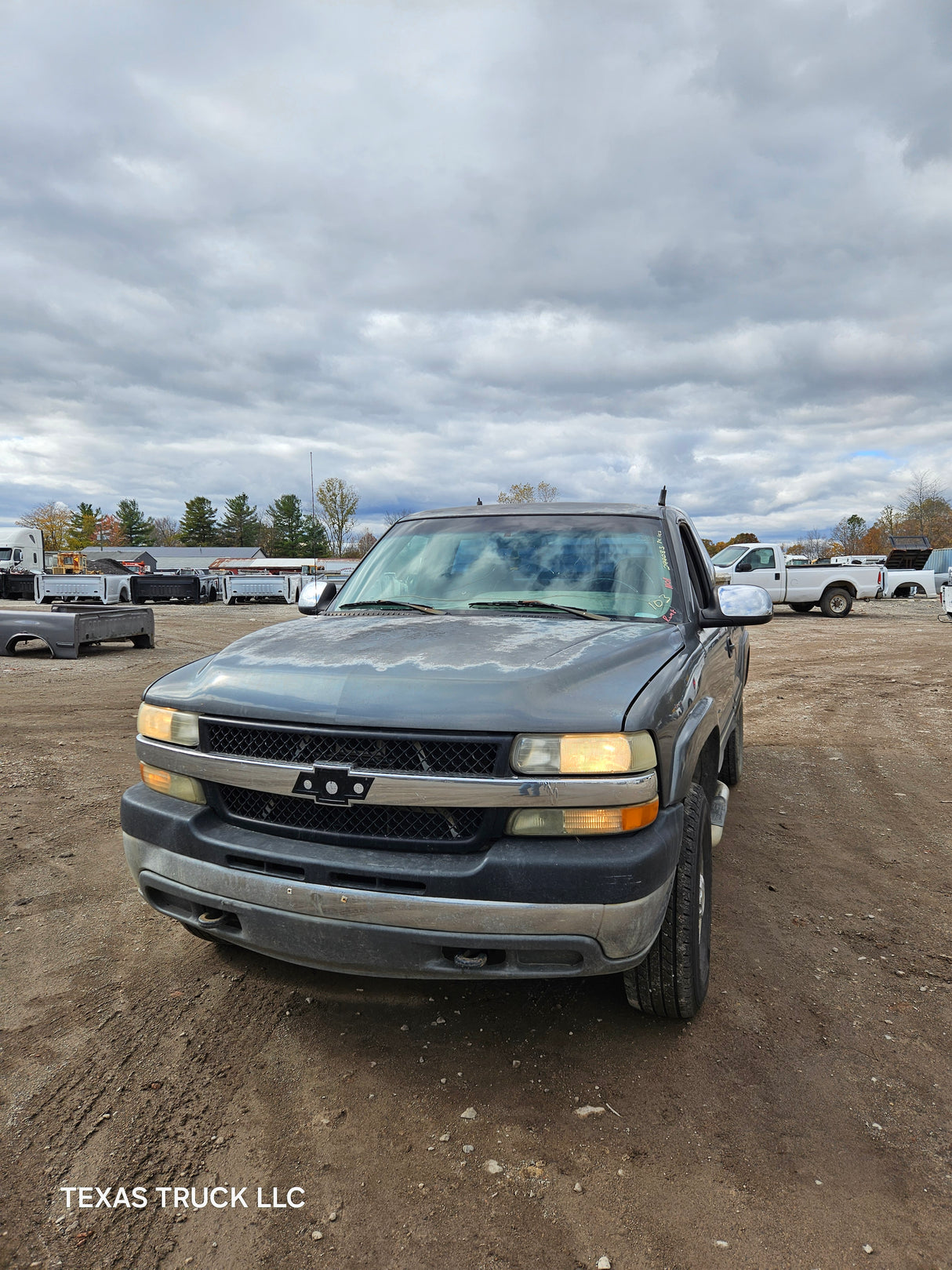 2002 Chevrolet Silverado 2500HD Regular Cab 8' Long Bed - FULL PART OUT