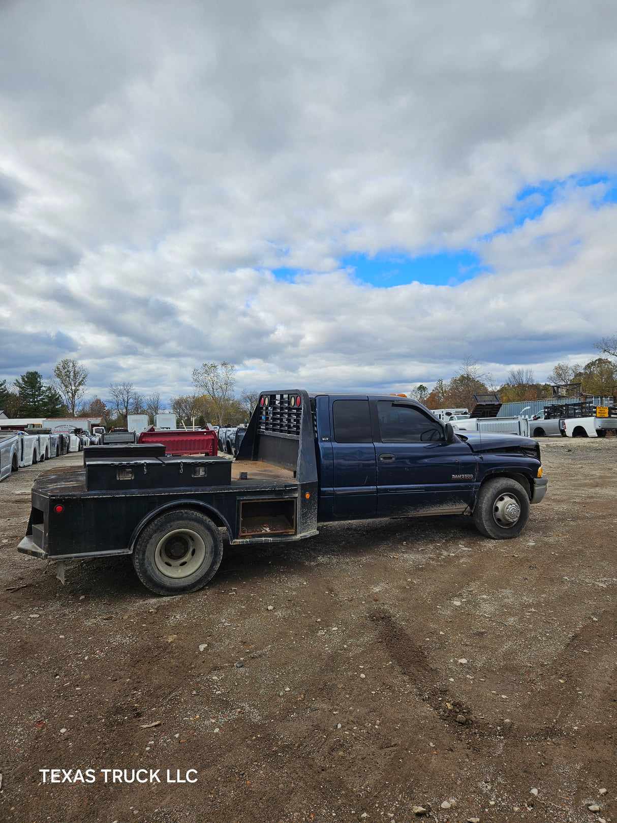 2000 DODGE RAM 3500 Extended Cab Long Bed Flatbed Cummins Manual Transmission - FULL PART OUT