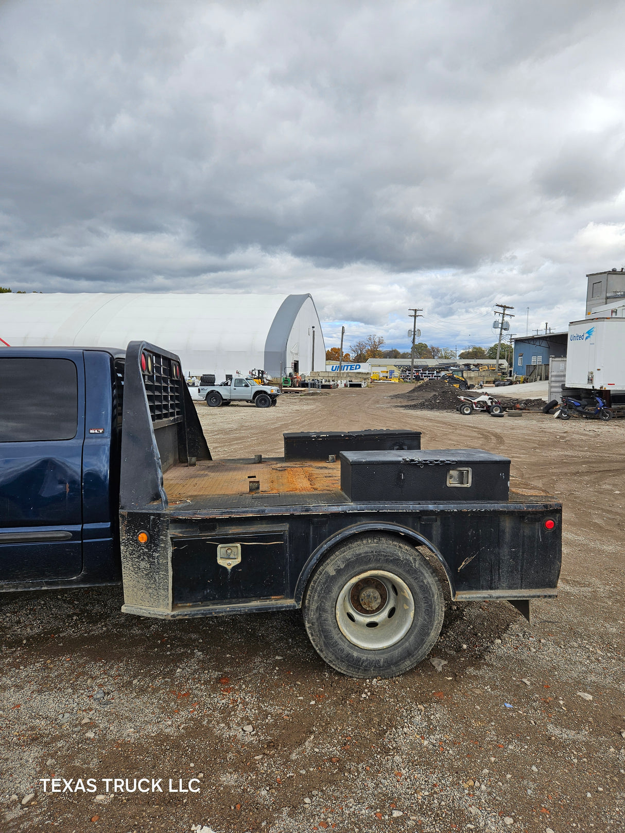 2000 DODGE RAM 3500 Extended Cab Long Bed Flatbed Cummins Manual Transmission - FULL PART OUT