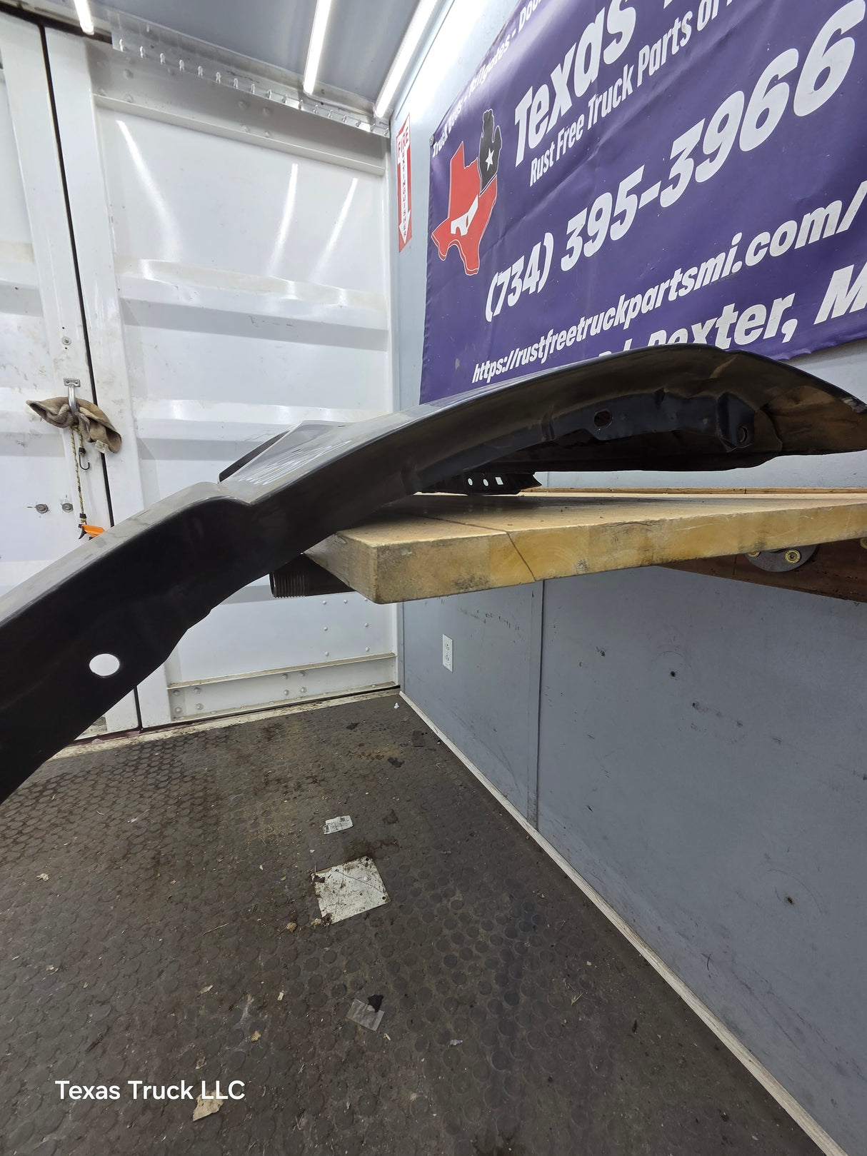 2004-2005 Ford Ranger Front LH Driver Side Fender With Flare Holes