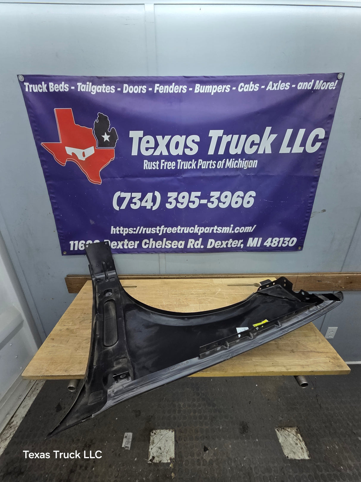 2002-2005 Ford Explorer Passenger Side RH Front Fender W/O Wheel Well Molding