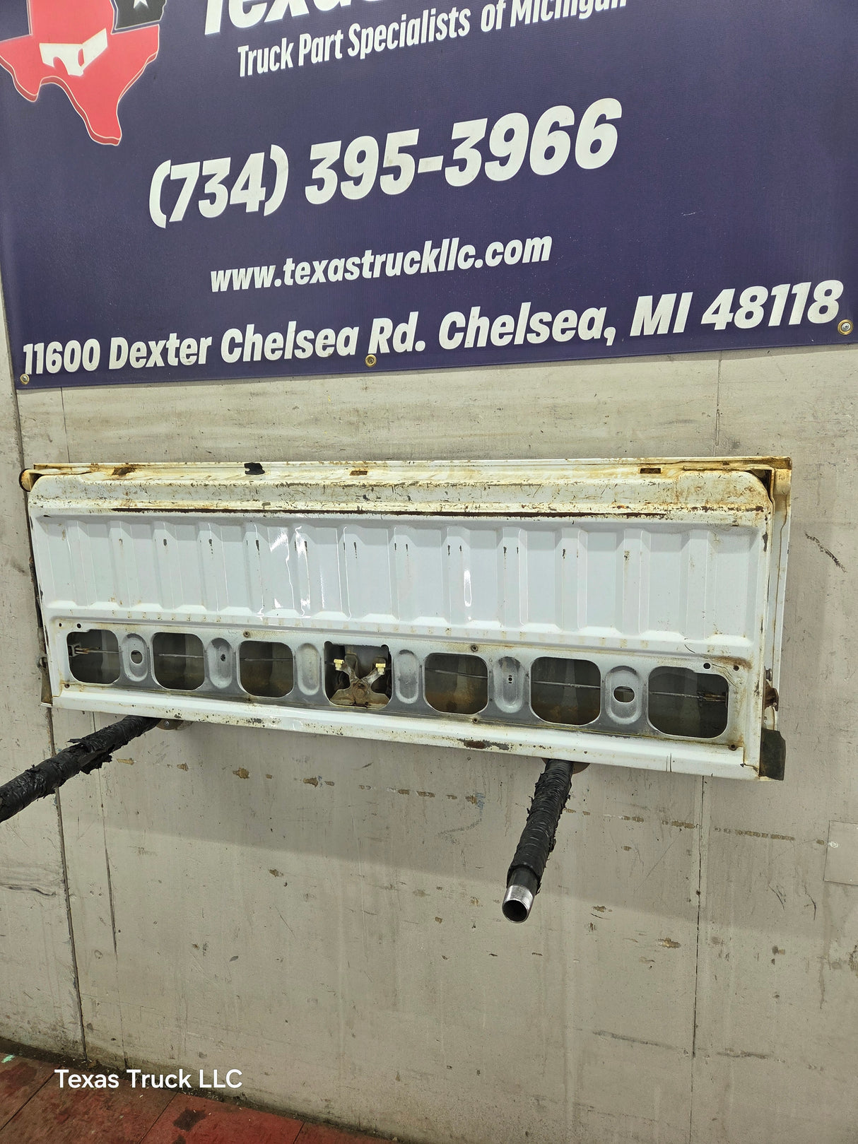 1993-2011 Ford Ranger Tailgate *Damage