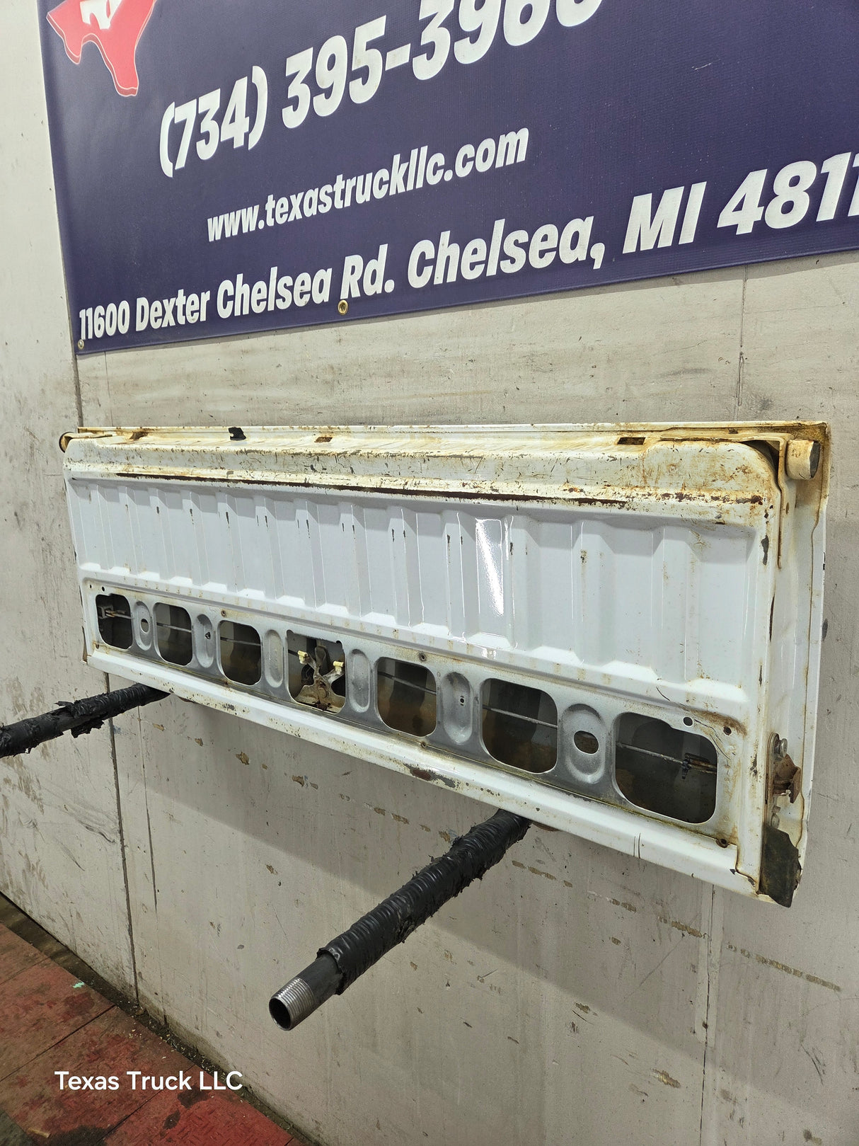 1993-2011 Ford Ranger Tailgate *Damage
