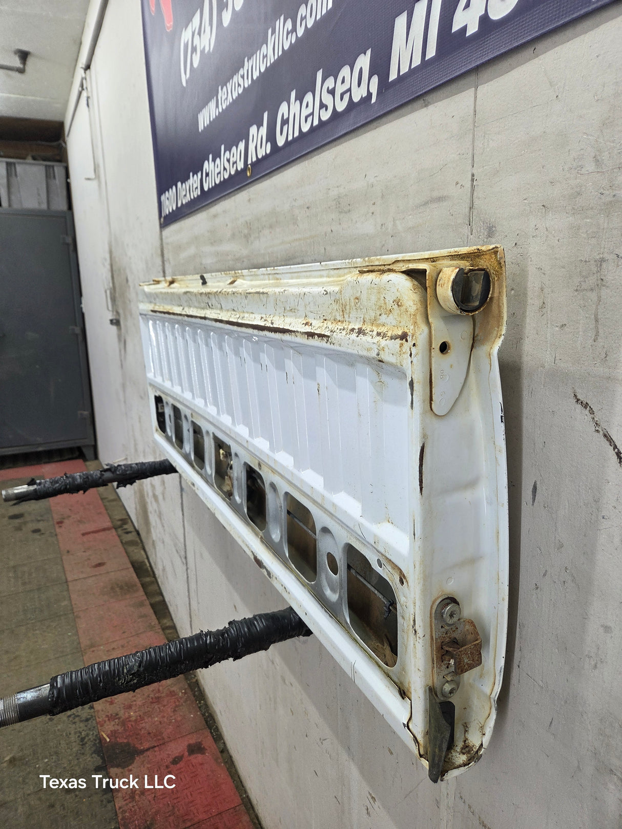 1993-2011 Ford Ranger Tailgate *Damage