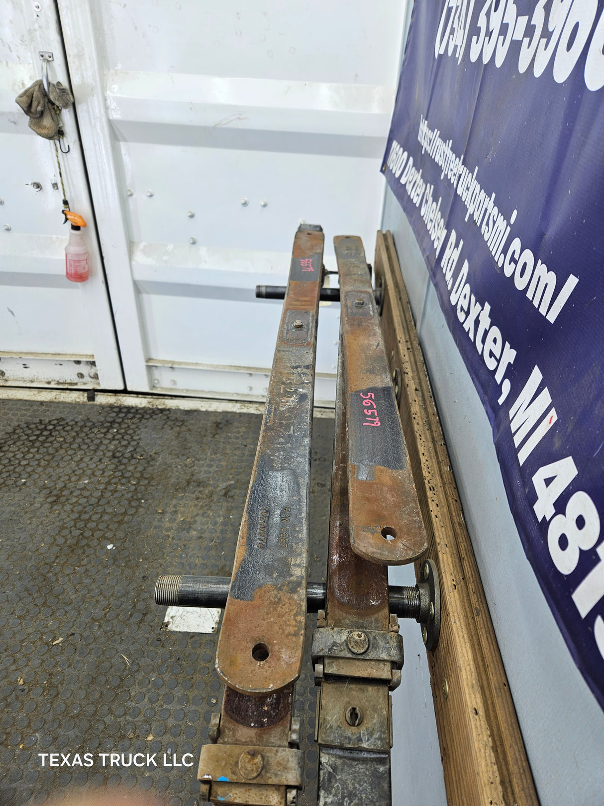 2001-2010 Chevrolet Silverado / GMC Sierra 2500HD 3500HD Rear Leaf Springs - Pair