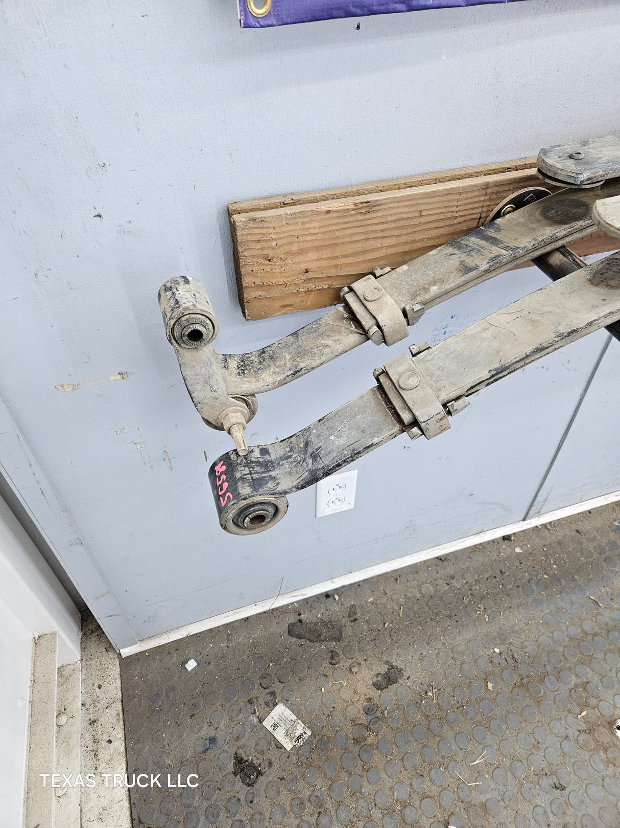 1999-2006 Chevrolet Silverado / GMC Sierra 1500 Rear Leaf Spring - Pair 15765128