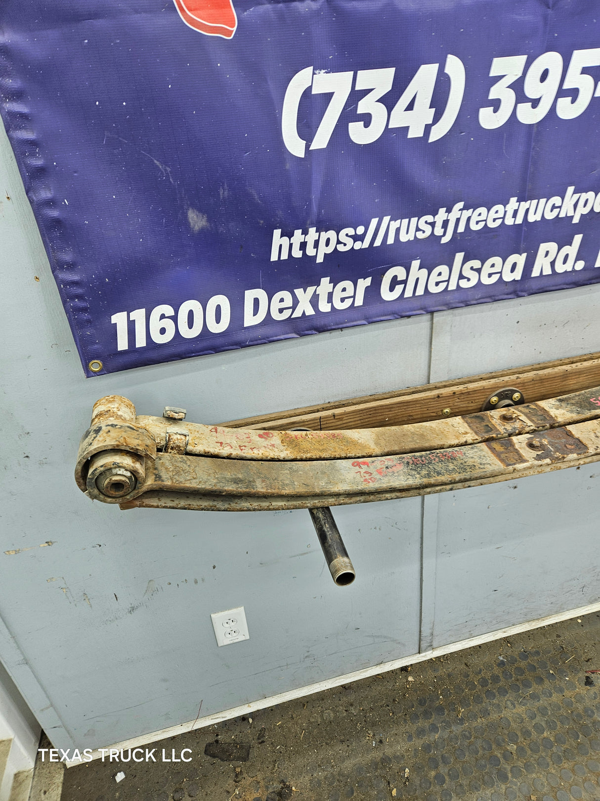 1999-2004 Ford F250 F350 Super Duty Excursion Front Leaf Springs - Pair