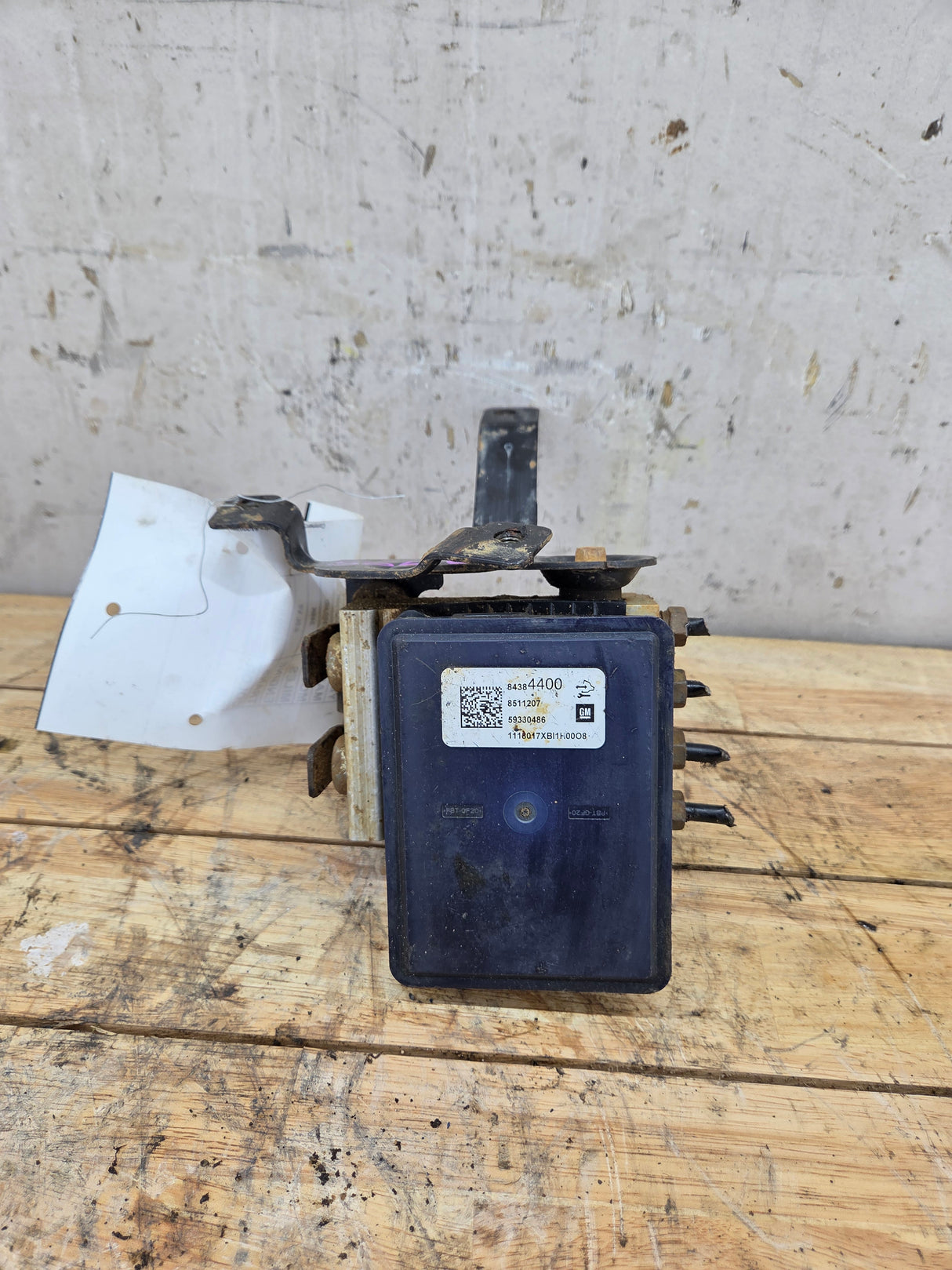 2018-2019 Chevrolet Silverado GMC Sierra 2500 3500 ABS Pump Module - 84384400