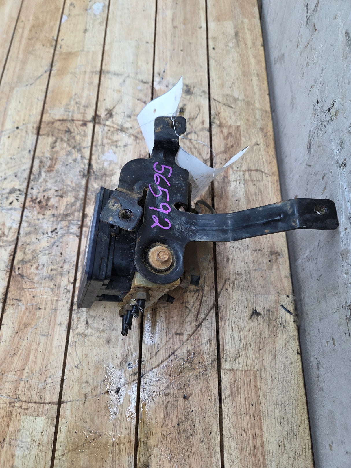 2018-2019 Chevrolet Silverado GMC Sierra 2500 3500 ABS Pump Module - 84384400