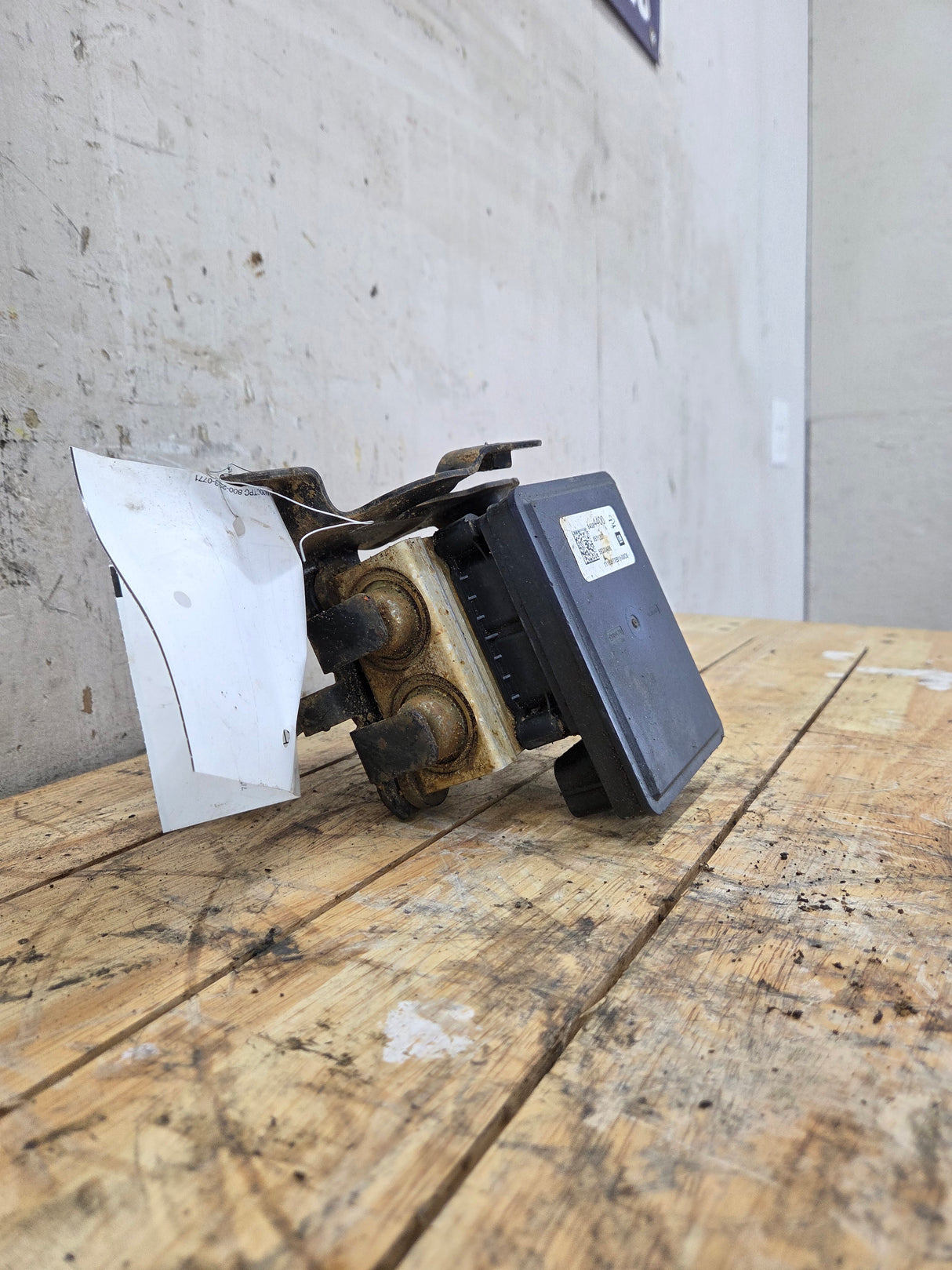 2018-2019 Chevrolet Silverado GMC Sierra 2500 3500 ABS Pump Module - 84384400
