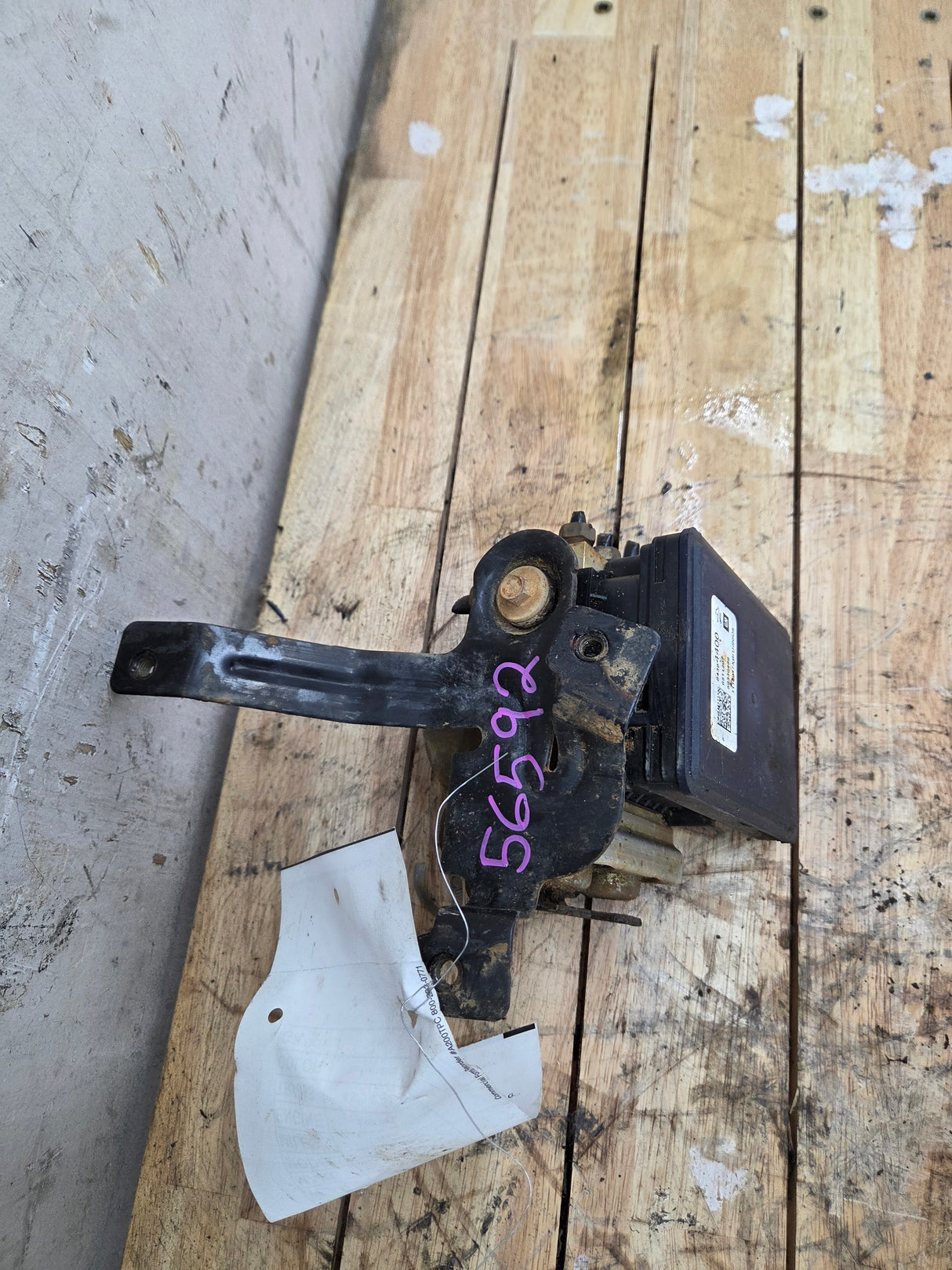 2018-2019 Chevrolet Silverado GMC Sierra 2500 3500 ABS Pump Module - 84384400