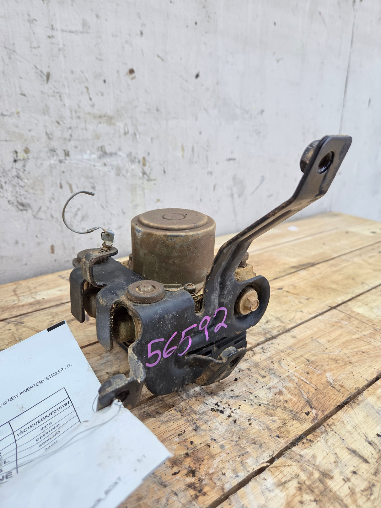 2018-2019 Chevrolet Silverado GMC Sierra 2500 3500 ABS Pump Module - 84384400