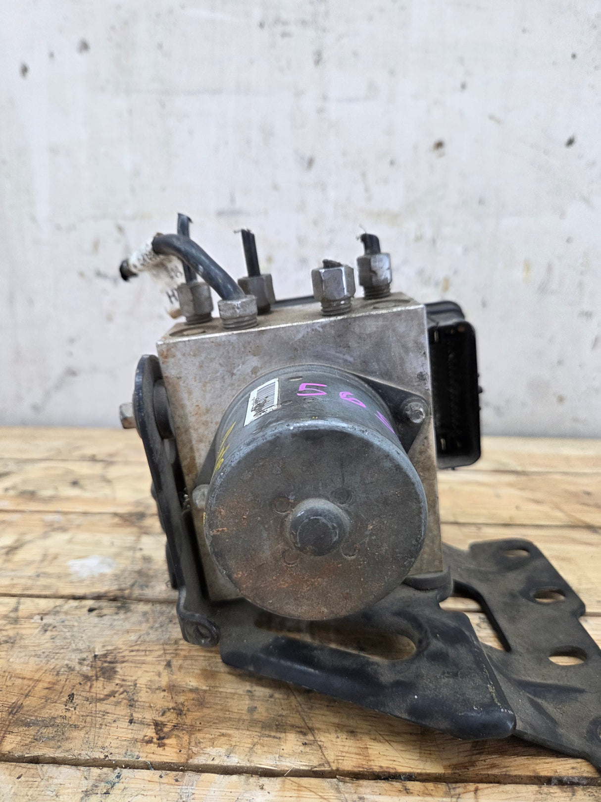 2013-2016 Ford Super Duty F250 F350 ABS Pump Module Control Assembly BC34-2C405-BK