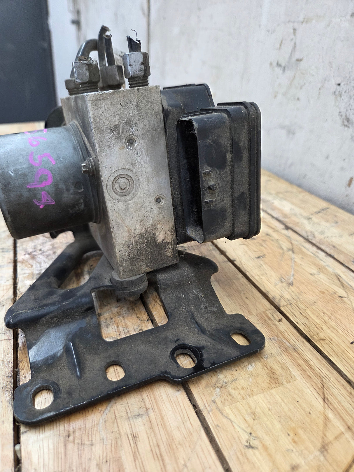 2013-2016 Ford Super Duty F250 F350 ABS Pump Module Control Assembly BC34-2C405-BK