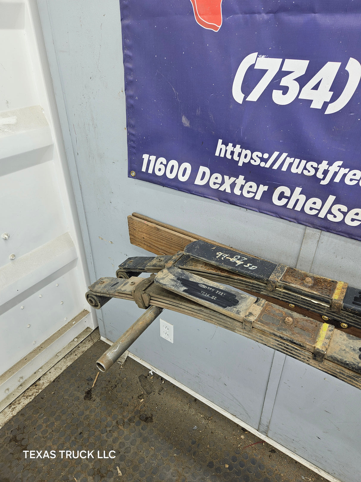 1999-2007 Ford F250 F350 Super Duty Rear Leaf Springs - Pair