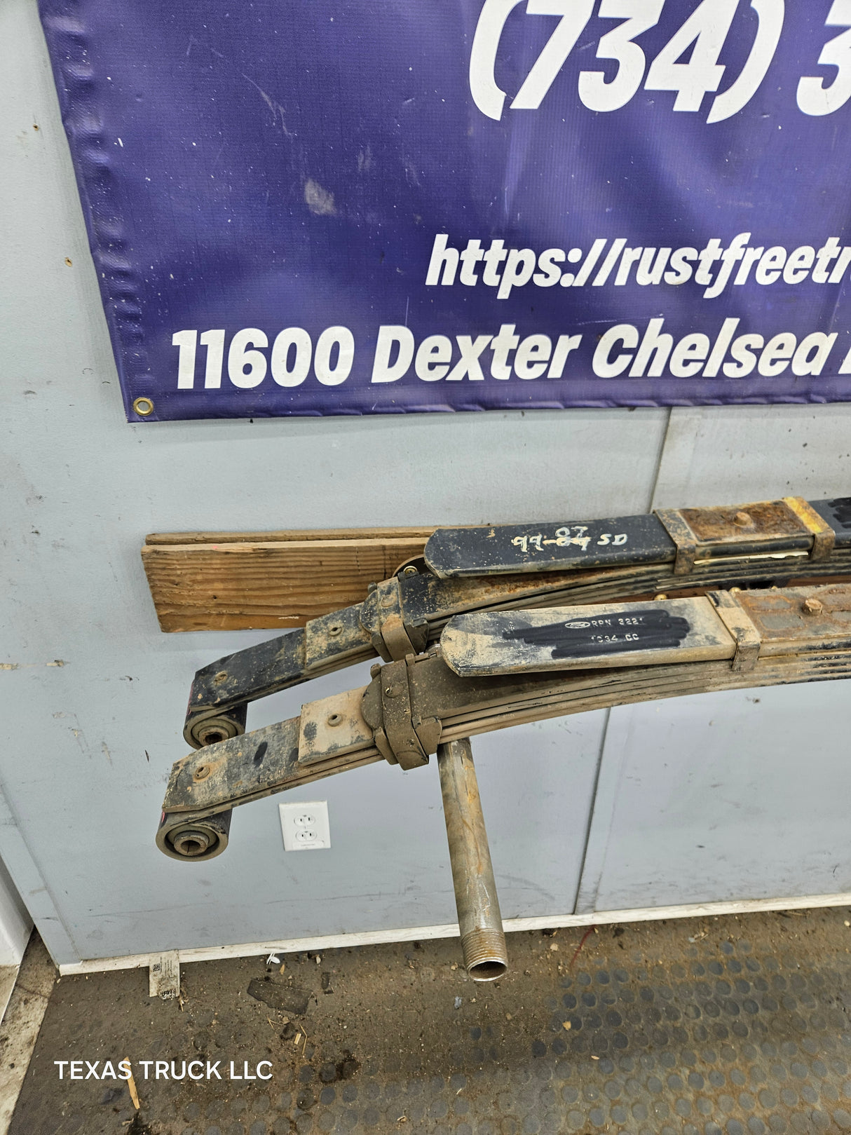 1999-2007 Ford F250 F350 Super Duty Rear Leaf Springs - Pair