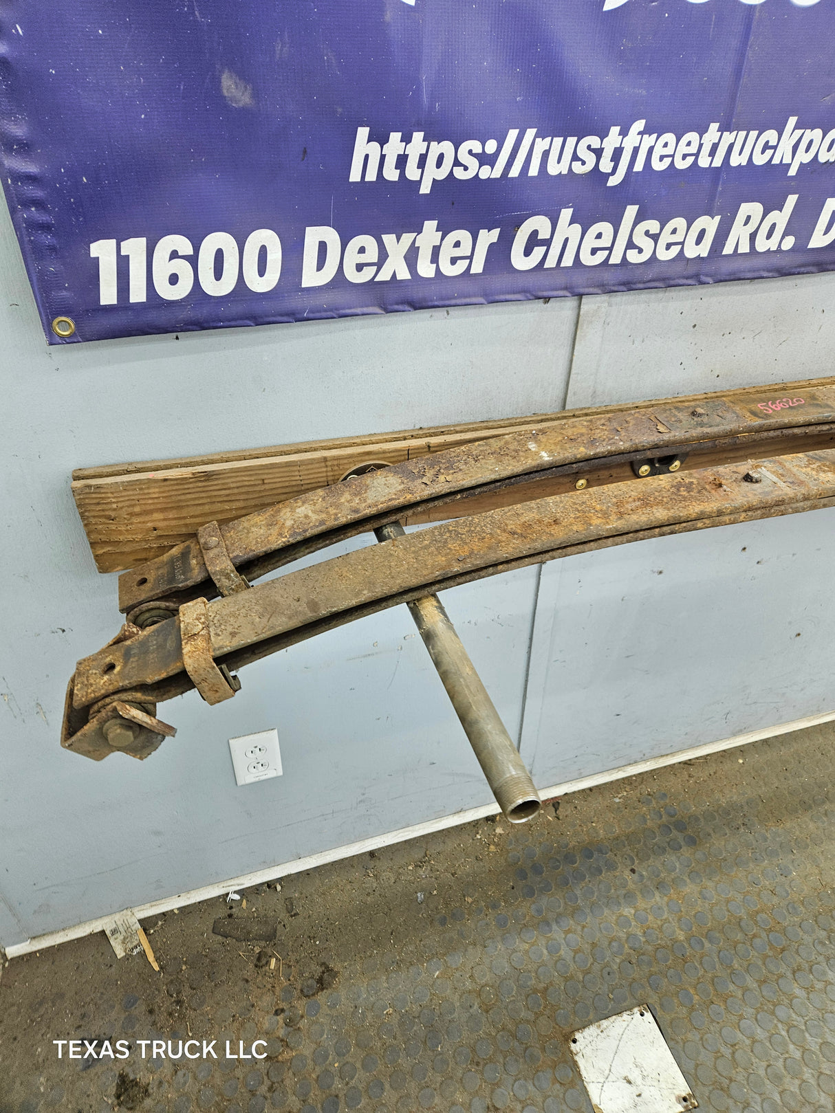 1999-2004 Ford F250 F350 Super Duty Excursion Front Leaf Springs - Pair