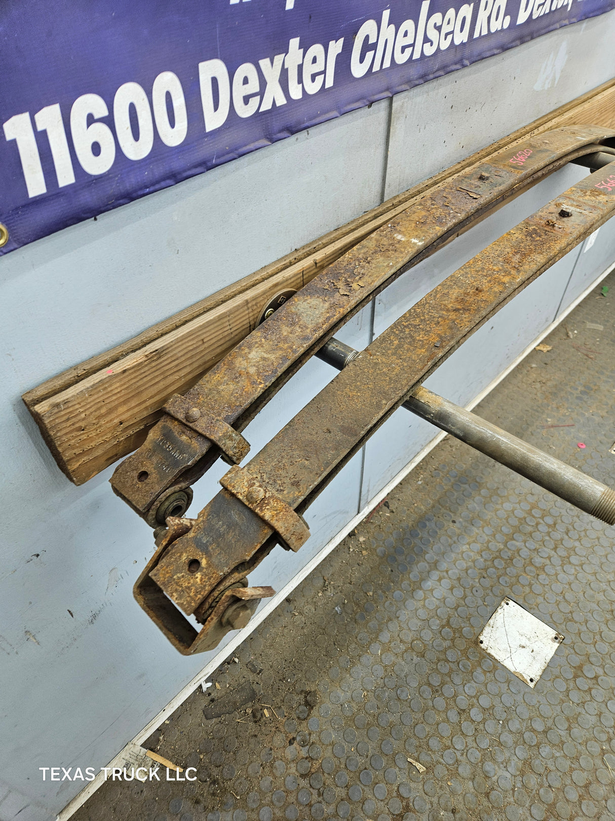 1999-2004 Ford F250 F350 Super Duty Excursion Front Leaf Springs - Pair
