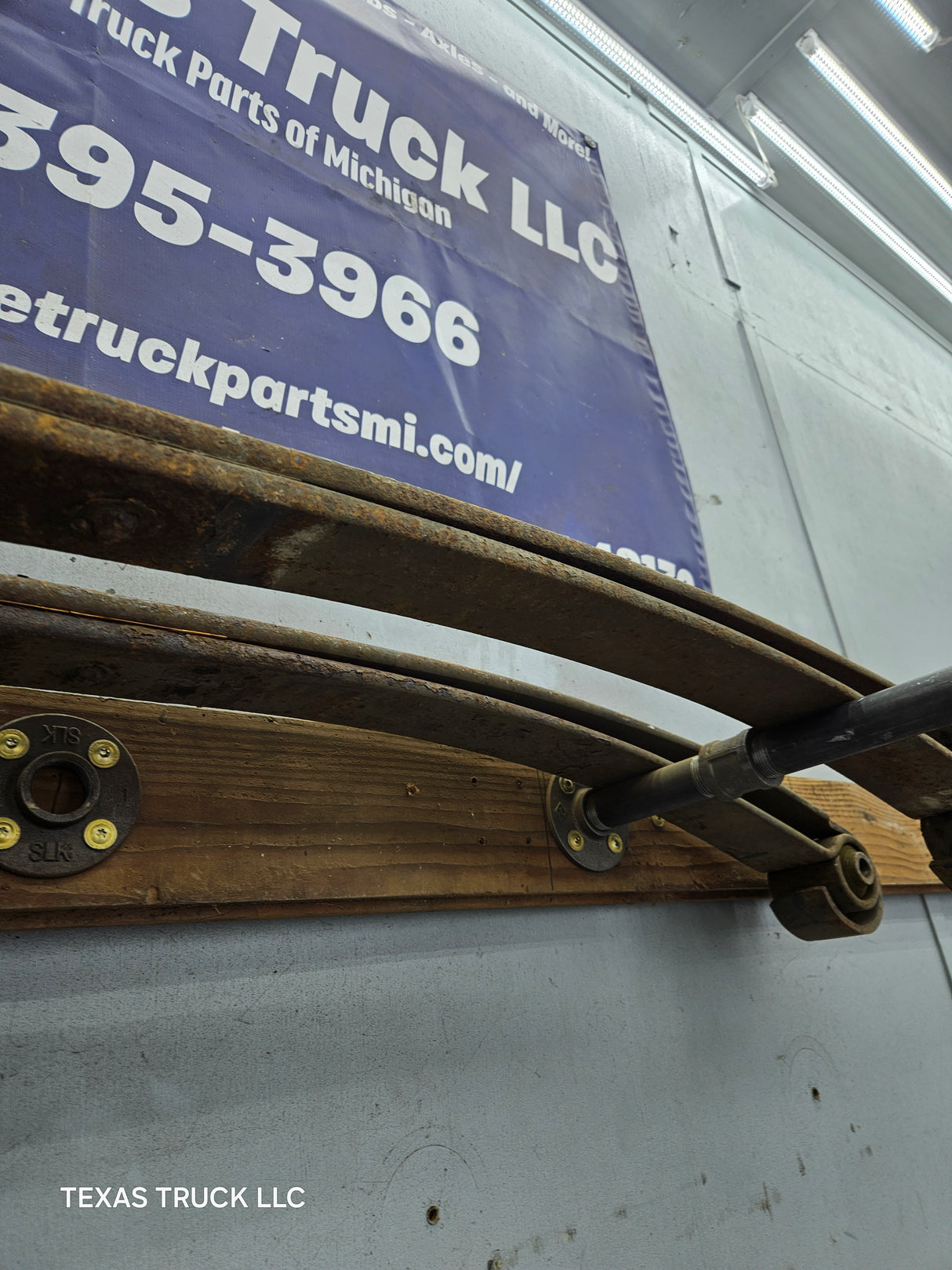 1999-2004 Ford F250 F350 Super Duty Excursion Front Leaf Springs - Pair
