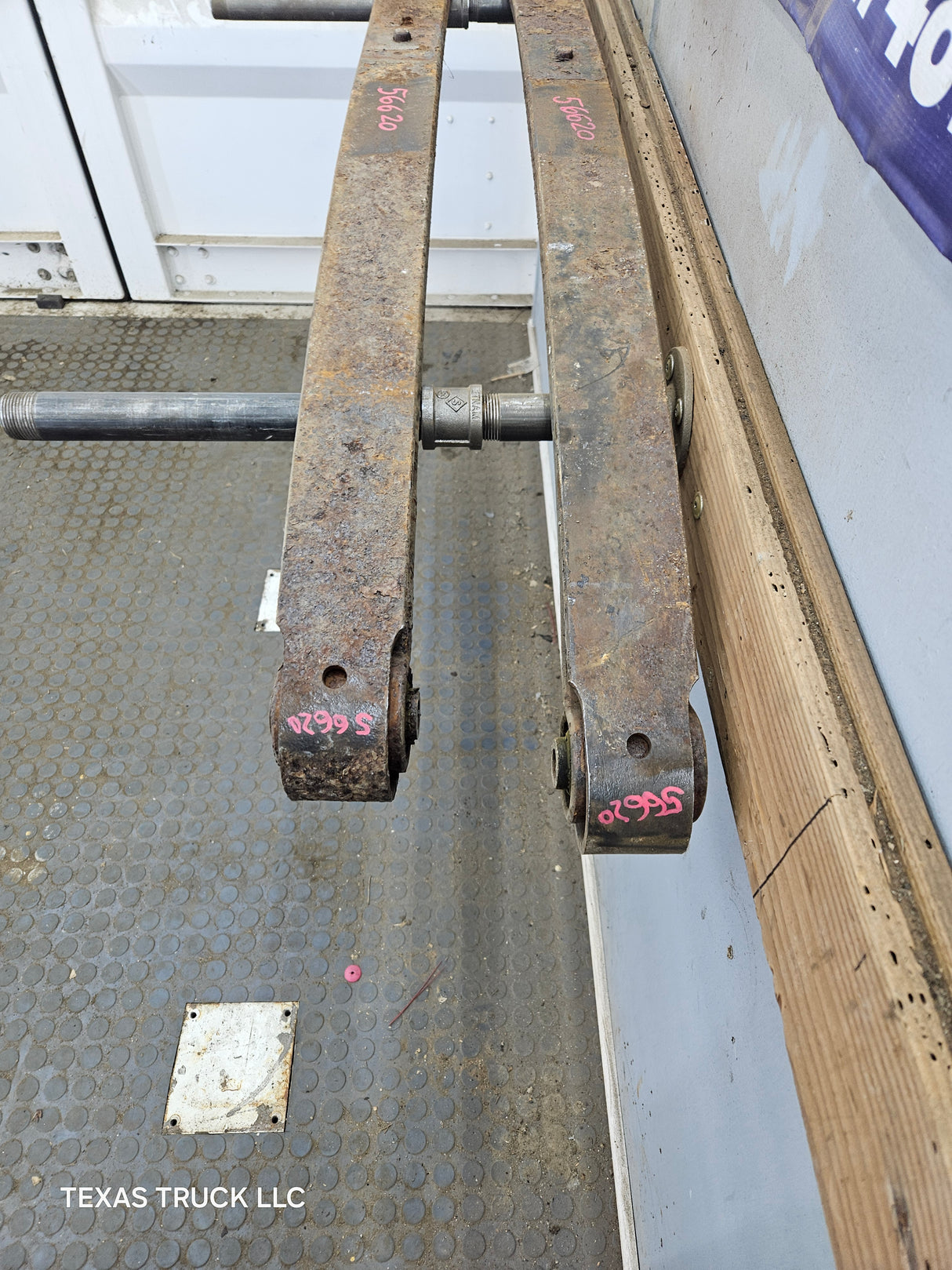 1999-2004 Ford F250 F350 Super Duty Excursion Front Leaf Springs - Pair