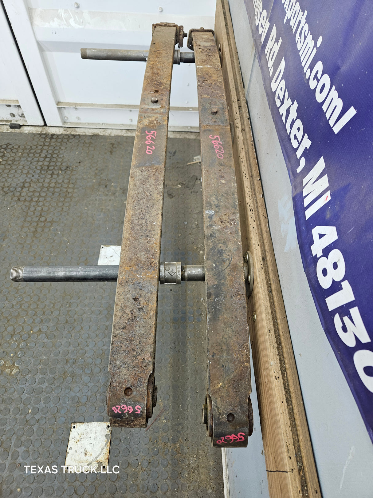 1999-2004 Ford F250 F350 Super Duty Excursion Front Leaf Springs - Pair