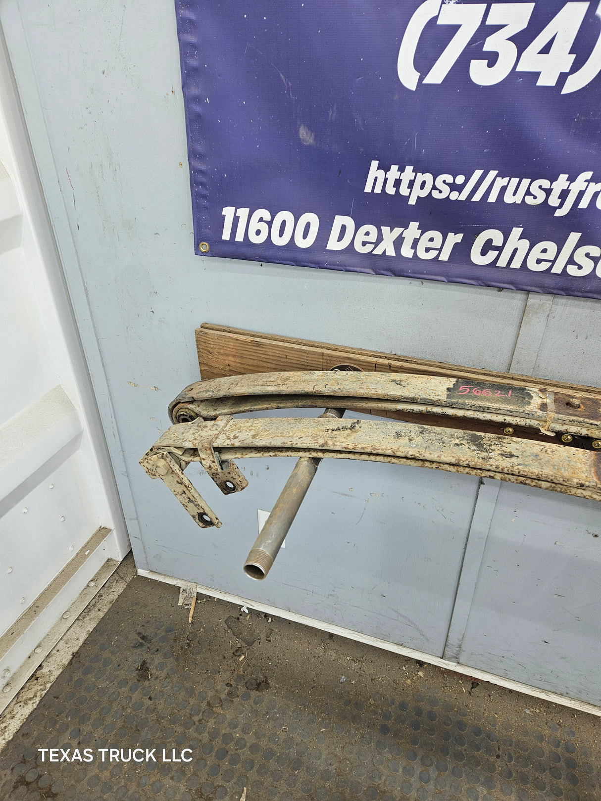 1999-2004 Ford F250 F350 Super Duty Excursion Front Leaf Springs - Pair