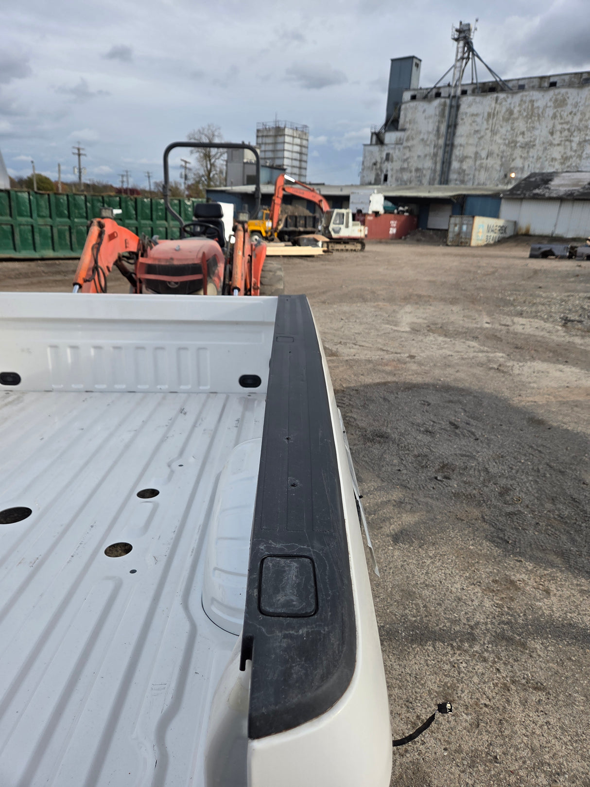 2017-2022 Ford Super Duty F350 F450 F550 8' Dually Bed - Pearl White