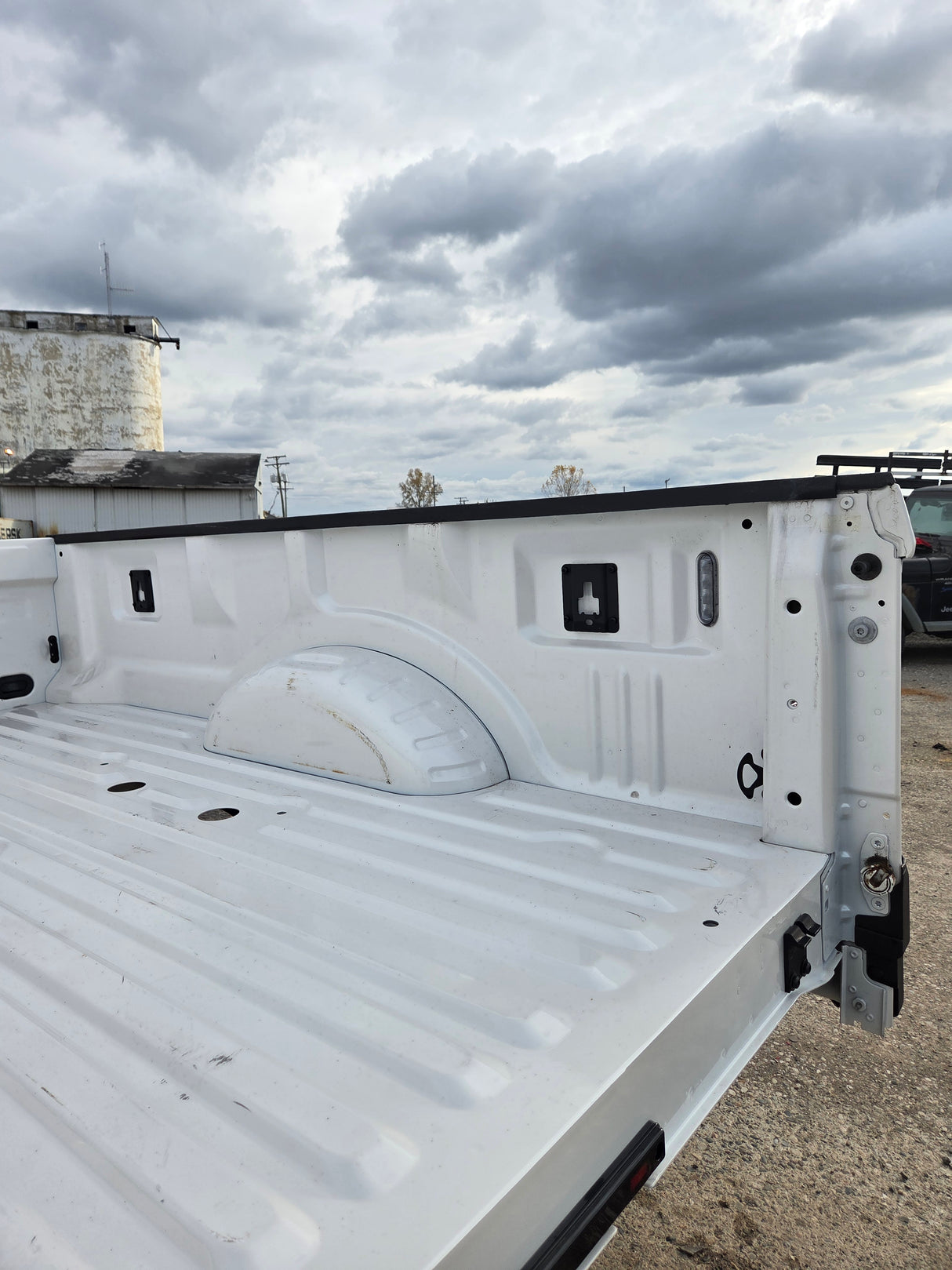 2017-2022 Ford Super Duty F350 F450 F550 8' Dually Bed - Pearl White