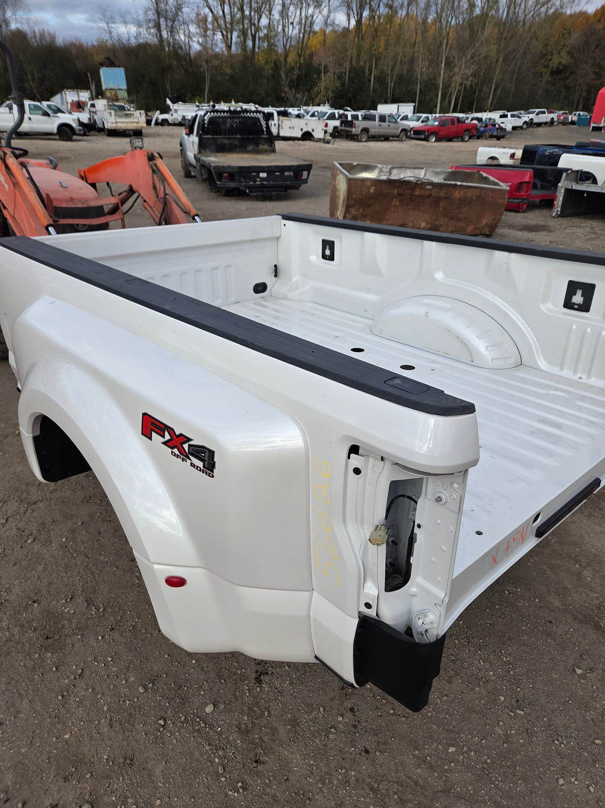 2017-2022 Ford Super Duty F350 F450 F550 8' Dually Bed - Pearl White